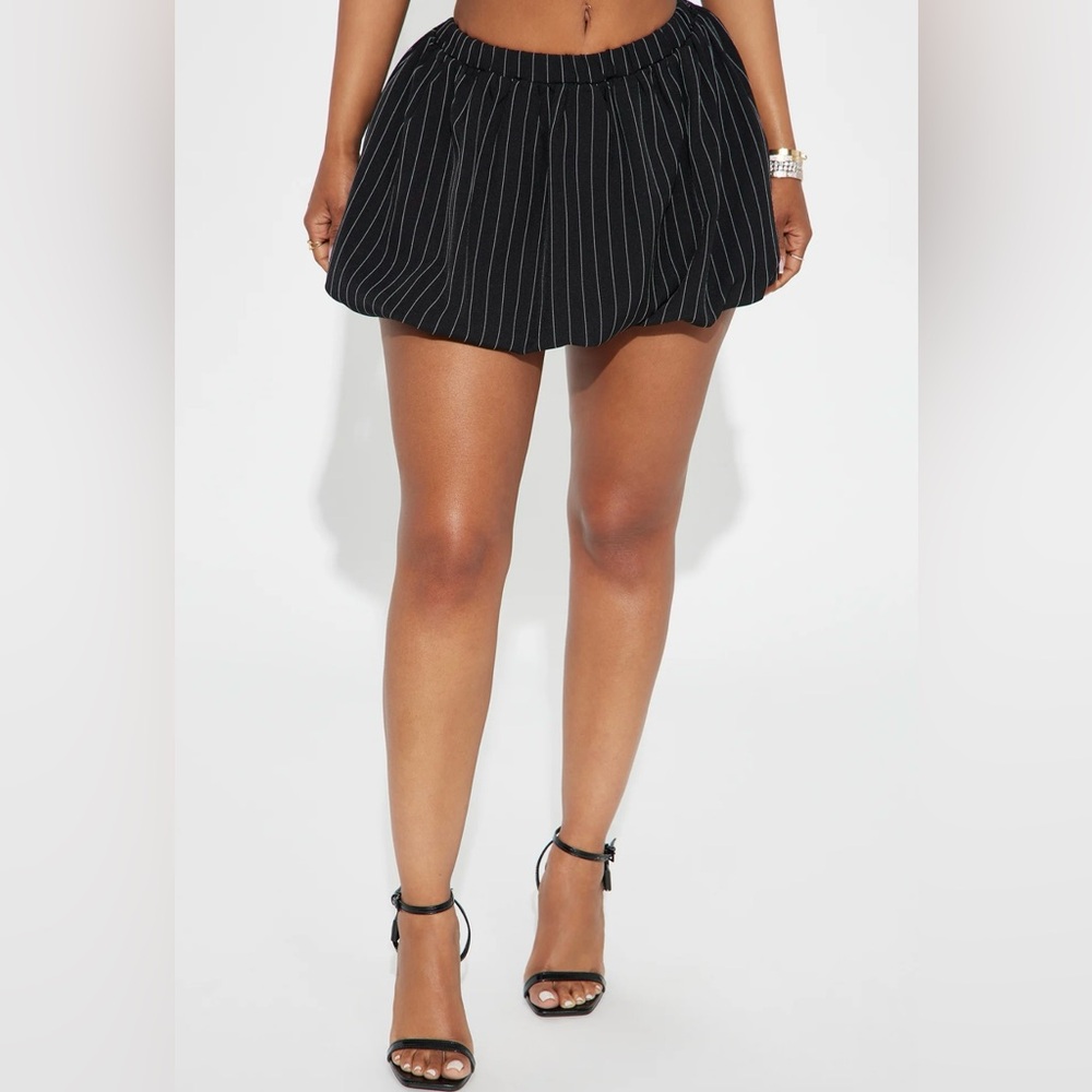 NWT Pinstripe mini bubble skort